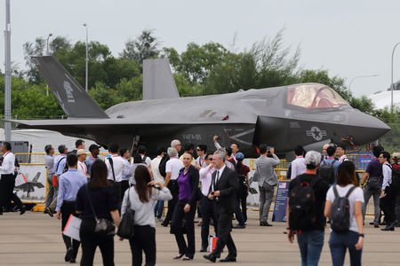 事実上の軍隊へ
自衛隊の「専守防衛」はもはや風前の灯火だ、と配信

北朝、中国に核があるこの時代
「専守防衛」に現実感があるのか
その前に「専守防衛」の為、まずは憲法改正し攻撃させないことが
最重ではないのか。