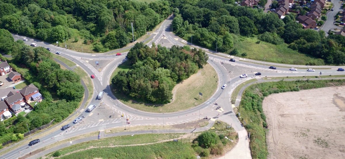 Burtonwood and Kingswood junction update: Starting on 6 Feb Burtonwood Rd will be closed Southbound between M62 J8 and Burtonwood Road roundabout. We'll be re-opening the Northbound lane from Burtonwood Road roundabout to M62 J8. More info: socsi.in/m7Rjp