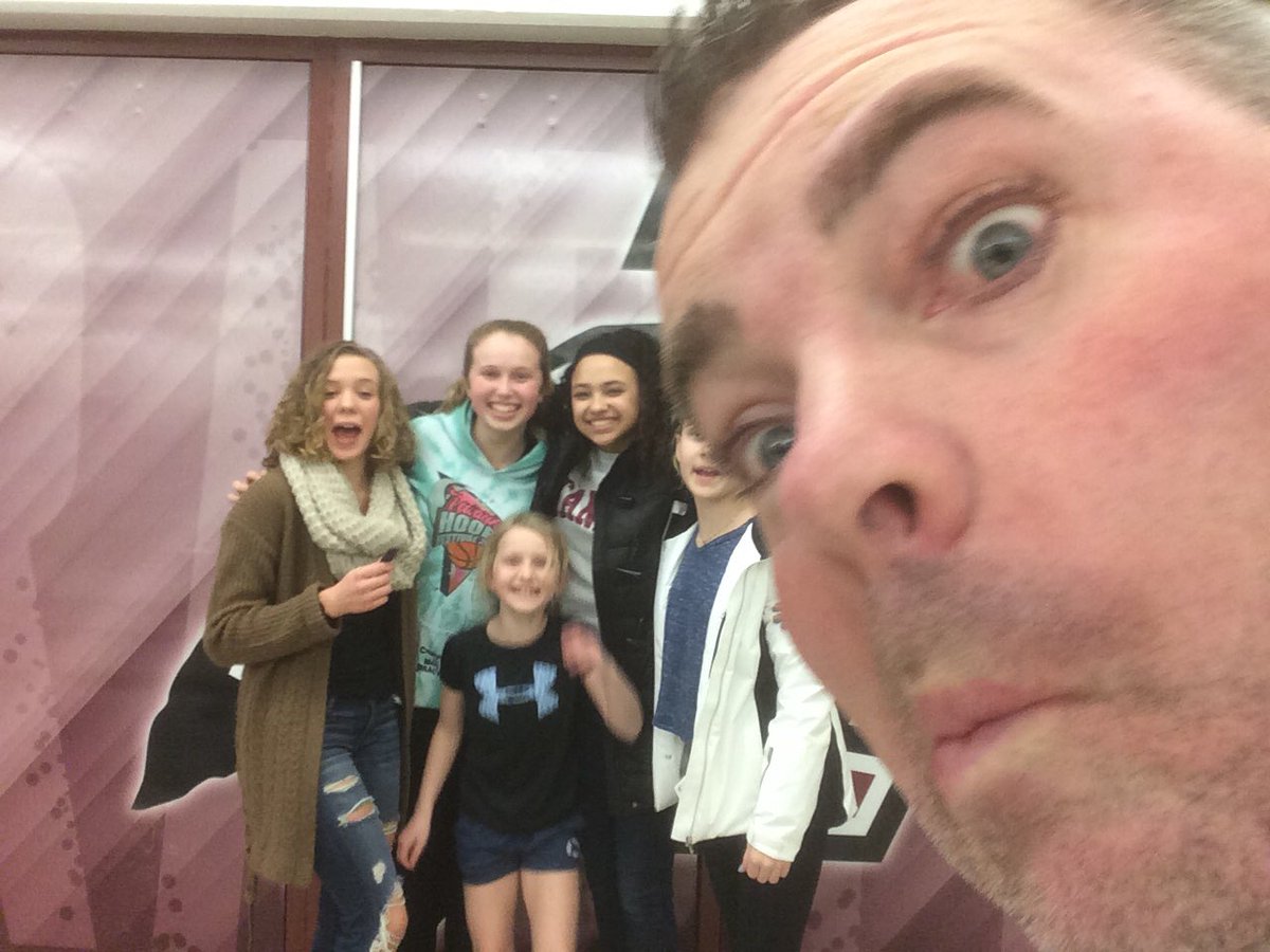 megztx2wi's tweet photo. SPIN night @FallsHS these girlies wanna golf with Mr Pritchard @mfhsgolfguy @synor_linda #fallsgolf https://t.co/UwGieEEDiV