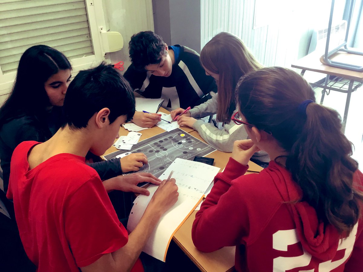 Jacint11's tweet photo. Avui estem esmaixant les equacions a Can Record! Gràcies @jlfernandezmdp per facilitar aquesta gran proposta d’aula! #lesmatesmolen #canrecord https://t.co/2L79E7RyN7