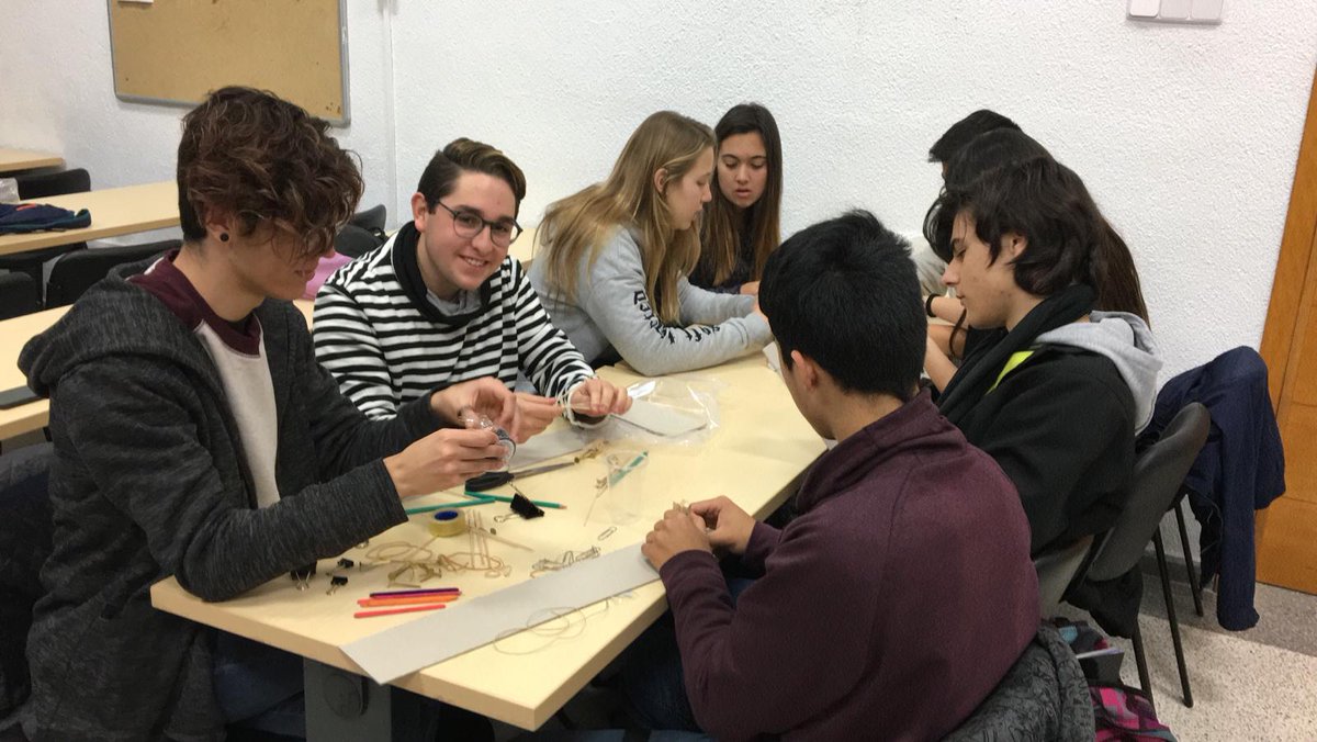 PortUIB's tweet photo. Obrim el campus de la @UIBuniversitat 🎉
130 alumnes de @iesmossen participen a diferents tallers: @DOIP_UIB @epsuib #DemoLabUIB i conèixen el campus universitari i els estudis de grau
https://t.co/XbnLXP50fL https://t.co/IZclwrQOfN