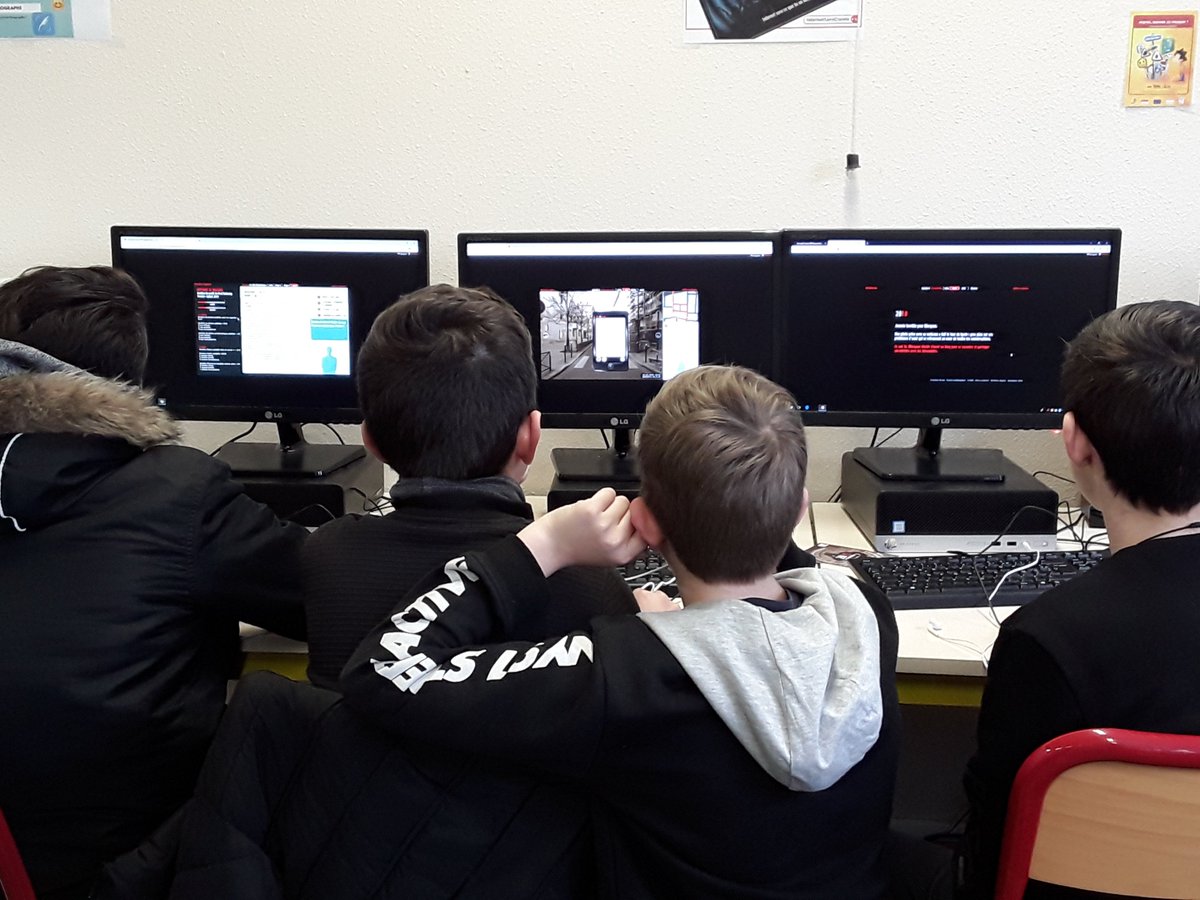 Safer Internet Day, c'est parti pour les net-détectivesI🔍🕵️‍♂️ au CDI💻😀 ! Venez au CDI tenter votre chance👍
 #SID2019 #EMI #twittos