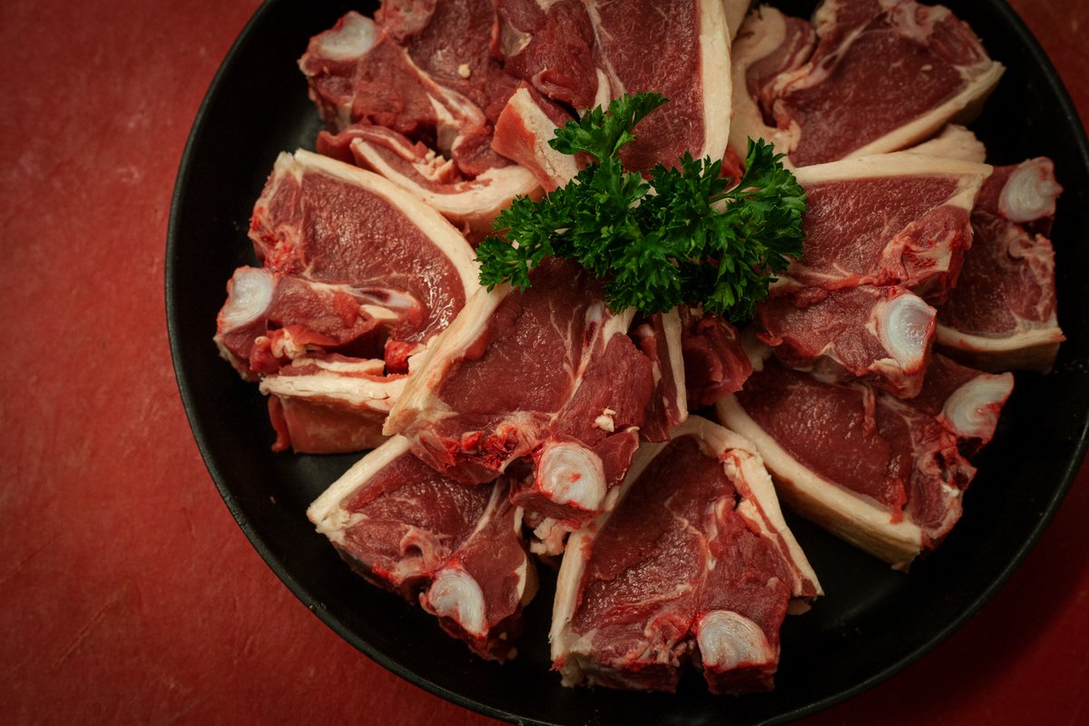 NewittsofThame's tweet photo. Here's some wonderful Lamb Loin Chops hand prepared by our team of skilled butchers.
Try them in this rosemary roast chops & potatoes recipe (it'll be ready in just 40 mins!!) ๐๐ผ
https://t.co/TWWeq4w1EY
#ButcherisBetter #Thame #OxTweets #OpenUntil5pm https://t.co/opeg58TlN4