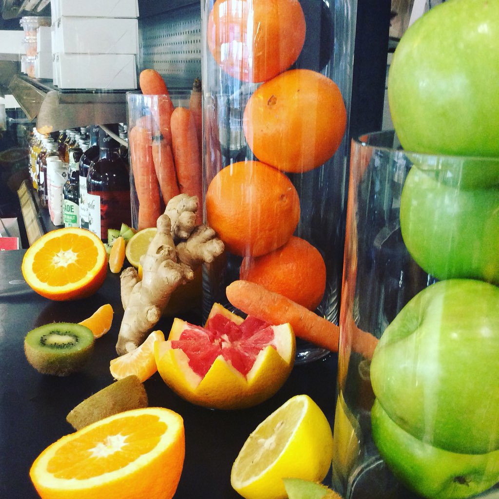 CrockBio's tweet photo. Bonjour, venez déguster un #juspressé #frais pour faire le plein de #vitamines #bio #organic #faitmaison #homemade #vegan #trèsbon #topparisresto #restoparis #sansgluten #glutenfree #santé #eatinggreen #gastronomie #pleasure #freshness #vegetables #fruits #lifestyle #healthyfood https://t.co/2LuyUdii8n