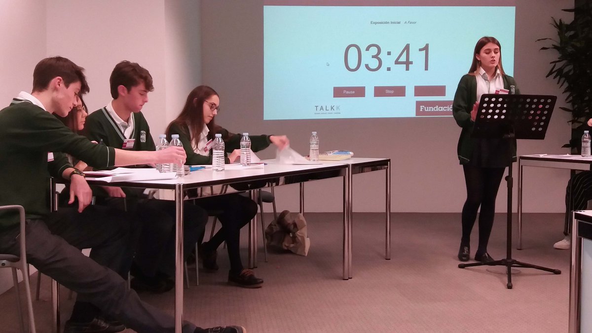 ColegioLiceoPaz's tweet photo. Desde esta semana, se está celebrando el I Torneo de Debate Académico de Galicia, en la @FundacionBarrie, en colaboración con la escuela de oratoria coruñesa #TALKK, en la que participa el Liceo La Paz con otros centros de Galicia.
¡Mucha suerte a todos! https://t.co/5nU05P62no