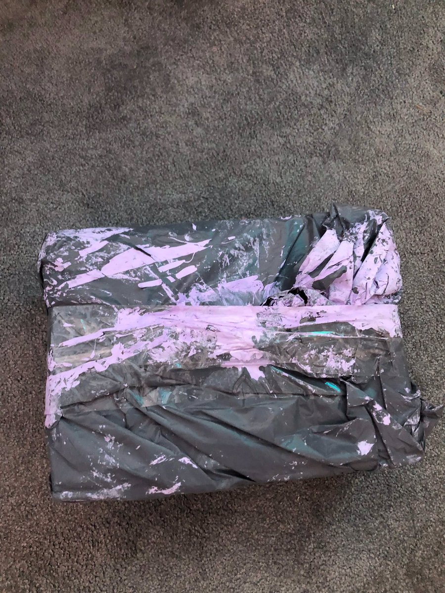 monkey210576's tweet photo. @Hermesparcels what a disgraceful state to deliver a package in! You ought to be ashamed. #hermes #hermesparcels #utterdisgrace https://t.co/XLVu6JbPHa