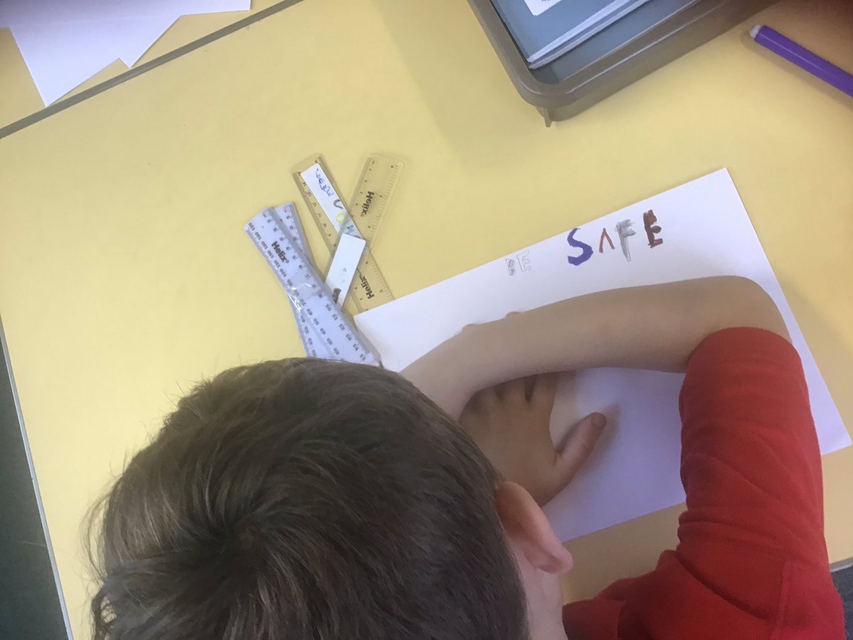 LliswerryPrim's tweet image. @UK_SIC @safeinternetday Dosbarth 3SG are super busy spreading the message about being safe online by creating comic strips, posters and board games #SaferInternetDay2019 #LliswerryClusterDCF @MrJ_NQT