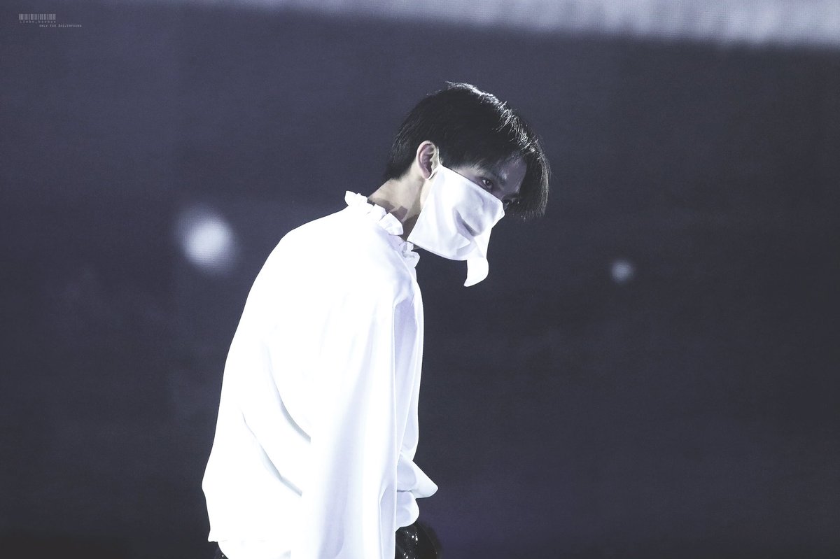 Liebe_BaeBae's tweet photo. 190124, 190125 Therefore #WANNAONE #BAEJINYONG #워너원 #배진영 #裵珍映
음력 1월 1일, 달도 뜨지 않는 어두운 밤, 당신의 마음을 훔쳐가겠다!!!
- 괴도진영
(......내 마음은 이미 당신에게 뺏겼습니다 ㅠ_ㅠ)
ps.모두들 새해 복 많이 받으세요! https://t.co/8lvTtIZng3