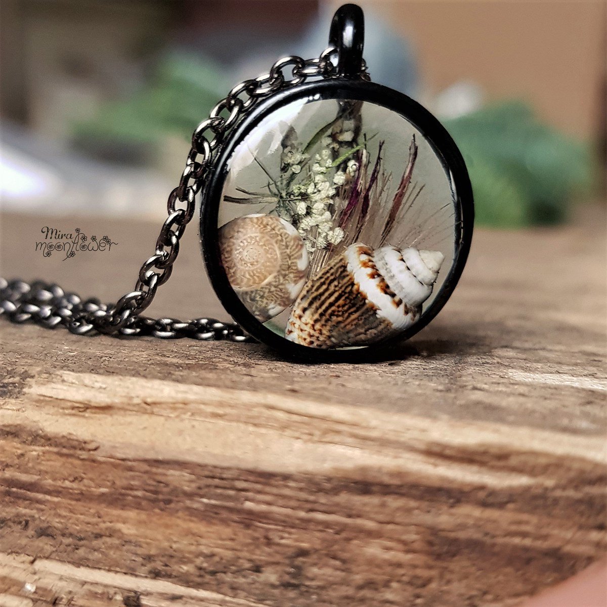 MiraMoonflower's tweet photo. Terrarium Resin Necklace with real flowers and shells 🌸🐚🌸

https://t.co/C4aCOvvYfA

#jewellery #jewelrylovers #jewelrydesigner #jewelry #jewelrydesign #botanical #terrarium #necklace #etsy #etsyshop #handmade #HANDMADEHEAVEN #handmadegifts #love #Shell #maritime https://t.co/0uG74NeqF7