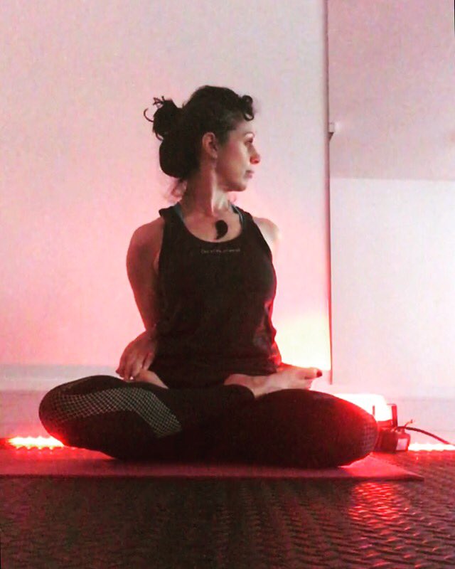 bendfitmend's tweet photo. Would you like to flex, extend and rotate your spine before work tomorrow?
@ffbrighton is opening the studio for non-members to join yoga at 07h30. 
@MoveGB members welcome. 
Book online/app. 
£8
#yoga #brighton #health #flexibility #breathe #yogateacher #healthyspine #yogi https://t.co/OTqXnx7klo