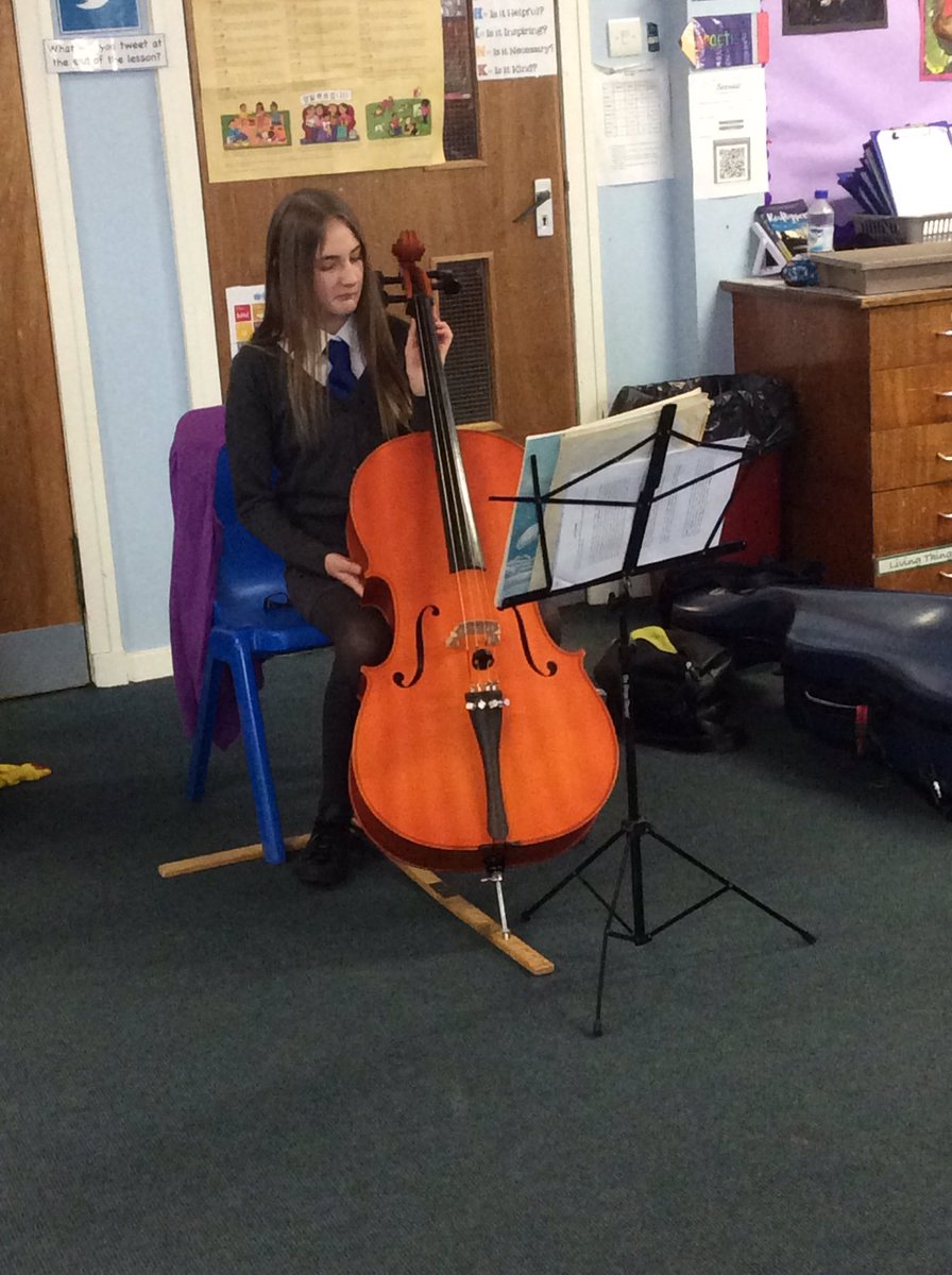 ArklestonSchool's tweet photo. We even got a chance to try the cello and hear how it sounds! We loved reading Rooftoppers! #readingrocks #linkingourlearning @AttainRenLit @AttainRen https://t.co/pMtoPwTI9Z