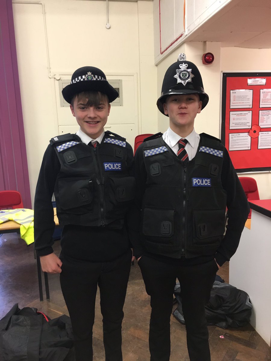 TrinitySchMFL's tweet photo. Our PSHE day careers Fayre is in full swing! Students are talking to a range of different professionals including teachers! #getintoteaching #proudteacher https://t.co/hT7TDZ8CIP