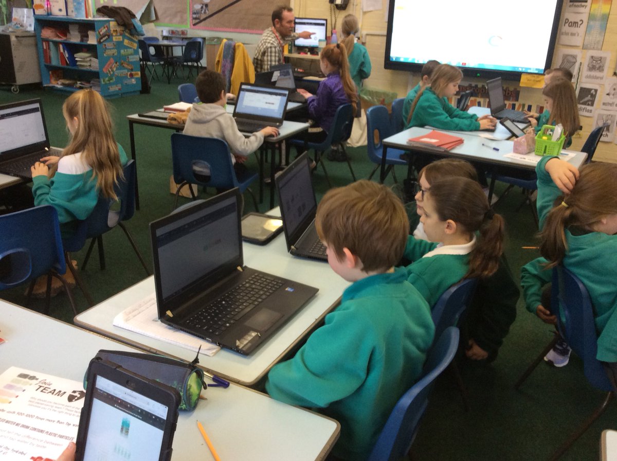 Springwood_Prm's tweet photo. Democracy in action! #springcaernarfon using their pupil voice with #vocaleyesuk #springvoice https://t.co/QUtgcEtHM3