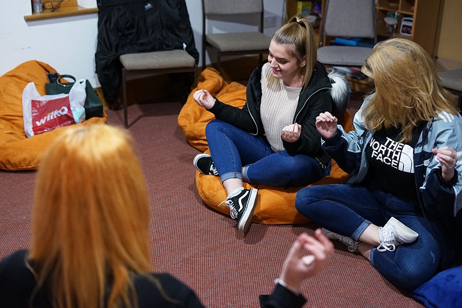 1CareCollective's tweet photo. Our young carers team have been running a #mindfulness course for young carers over the last couple of weeks. Everyone there agreed they felt more relaxed, calm and in control after the workshops! #CarersChangeLives https://t.co/hHAsbX9k8J