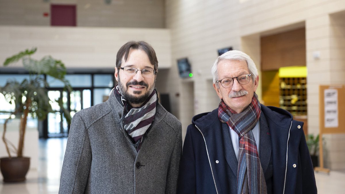 Ayer <a href="/atianaf/">Alejandro Tiana</a> visitó la <a href="/ResadMadrid/">Resad Madrid</a> y charlamos sobre la necesidad del Decreto de Especialidades de Arte Dramático, para regularizar al profesorado, y una Ley de Enseñanzas Artísticas Superiores, que potencie la creación e investigación y nos equipare totalmente a la Universidad