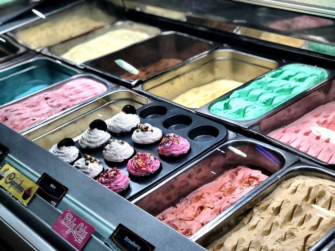 kceeszn's tweet image. it’s good news when you hear it’s from @coldstoneng. Get an extra ice cream when you buy a Signature or CYO(Create your own) ice cream from any ColdStone Creamery Nigeria store near you. Available in "Love it" &amp;amp; "Gotta have it" sizes. Offer ends tomorrow let’s go!
#ColdStoneBOGO