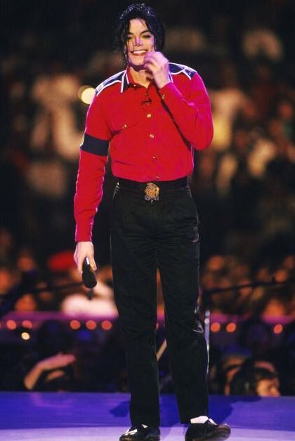 MJloveCK's tweet photo. His love make children happy.

#MichaelJackson https://t.co/8qGiIVb1vn