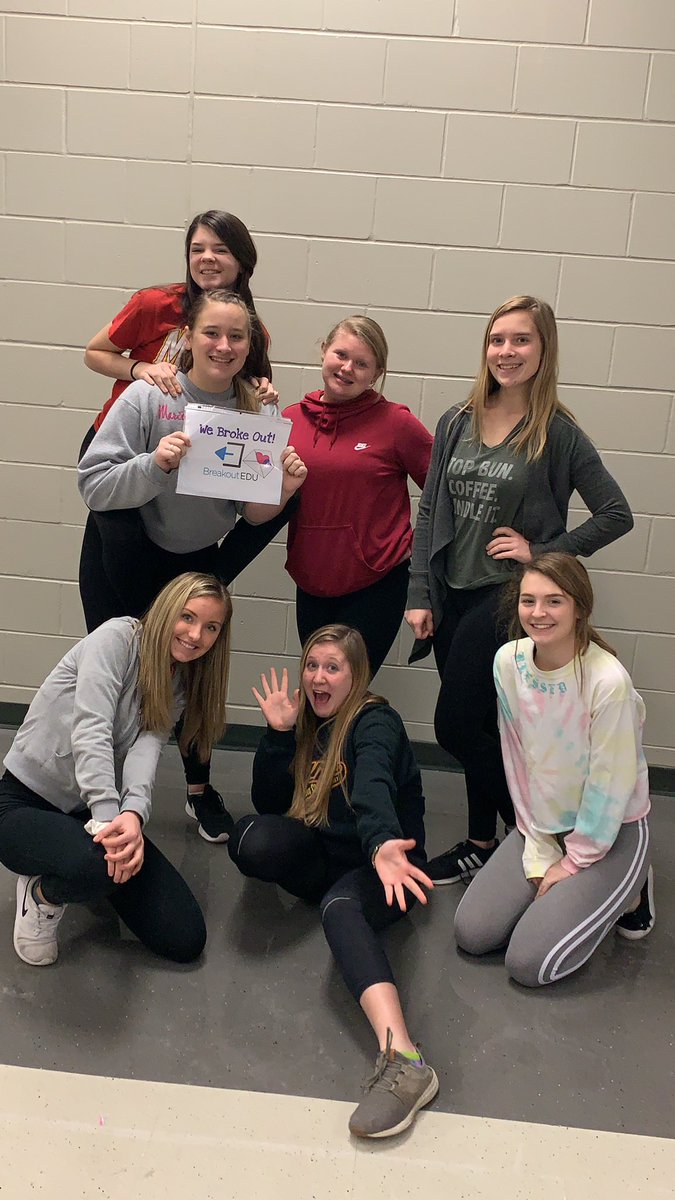 mhspomsteam's tweet photo. Breakout Box - Valentine’s edition 💝💜 We broke out! #Banquet #EndOfTheYear #SoMuchFun https://t.co/7Lo2d8xWqu