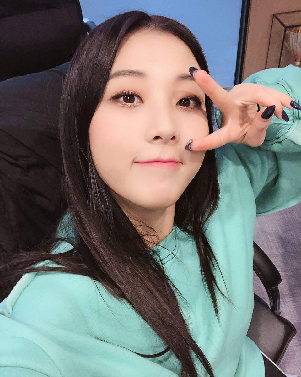 clczonetr's tweet photo. [190205] Instagram - Seungyeon 
"Mutlu Lunar Yeni Yılı" https://t.co/WXQqlR1QPd