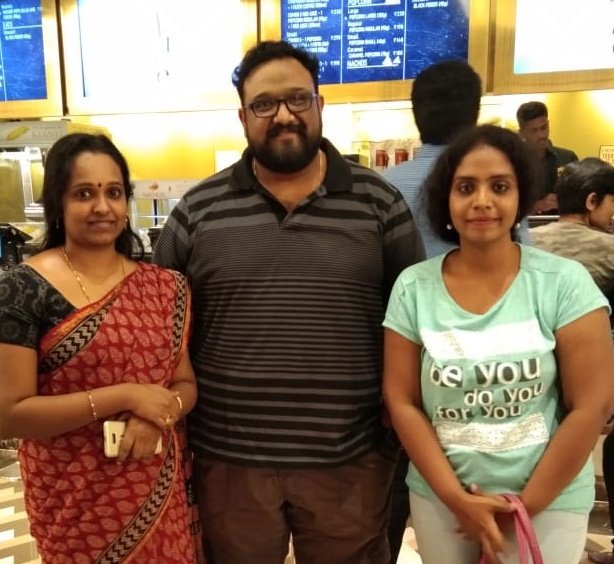 DirSiva_fc's tweet photo. Thalaivan with his wife and @padmavathyvae 😎

#viswasamvictorious4thweek https://t.co/8VlLl6XXye