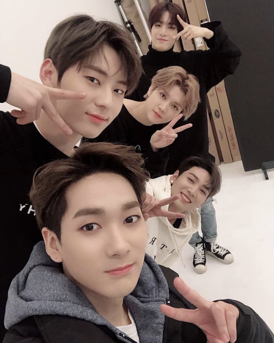 🌸다섯명의 꽃길 W🌸 tweet media