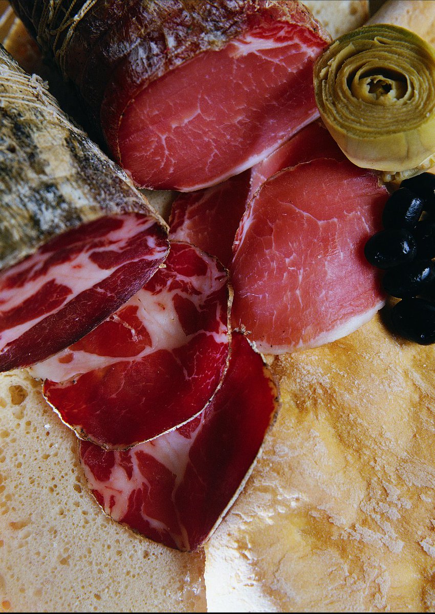 amfalorni's tweet photo. Che ne pensi della nostra Filzetta? Molto magra e pregiata,  
dà il meglio di sé tagliata a carpaccio su un letto di rucola, condita con olio, grana e limone. Perfetta per chi vuole rimettersi in forma senza rinunciare al piacere. https://t.co/Sn0PHKQo4Z