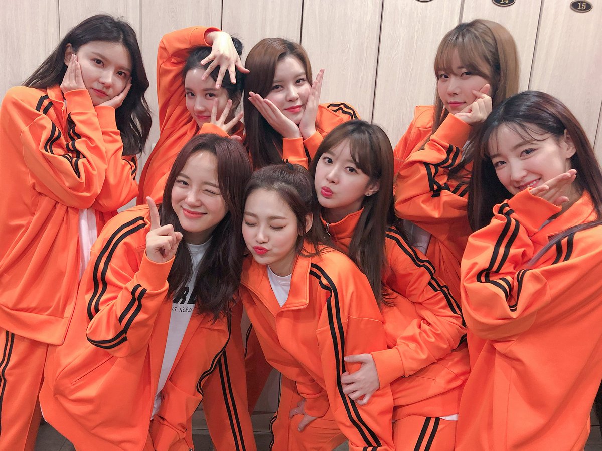 gu9udan's tweet photo. [NOTICE]
잠시 후 오후 5시 45분🕠
MBC <#2019설특집아육대🏆>
단짝들 모두 본.방.사.수❗

🖇#구구단 의 활약이 궁금하다면⁉
설날에도 #아육대 와 함께 해요💕

#gugudan #MBC #본방사수📺 https://t.co/cV0UJpHneA