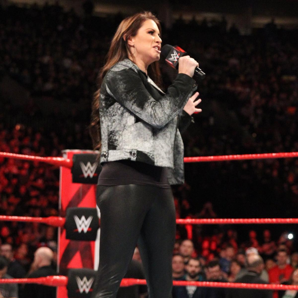 ArindamPal6's tweet photo. #stephaniemcmahon is still soothing to the eyes on #raw #RAWPortland #billiondollarprincess https://t.co/bODQ0vRvEK
