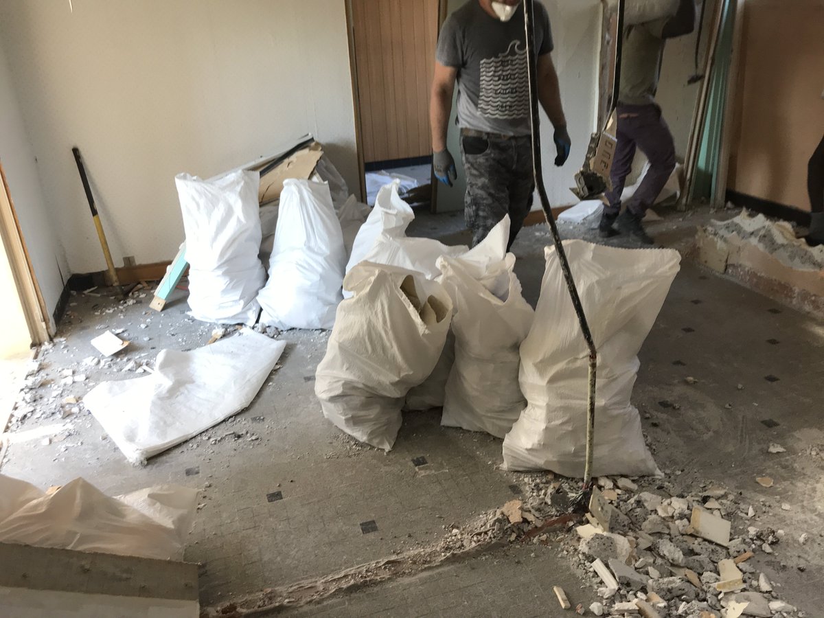 DDebarras's tweet photo. Confiez le tri et le ramassage des #gravats au professionnels du #débarras en région parisienne : https://t.co/IC1JDaEA5n https://t.co/sq2nR3h4b2