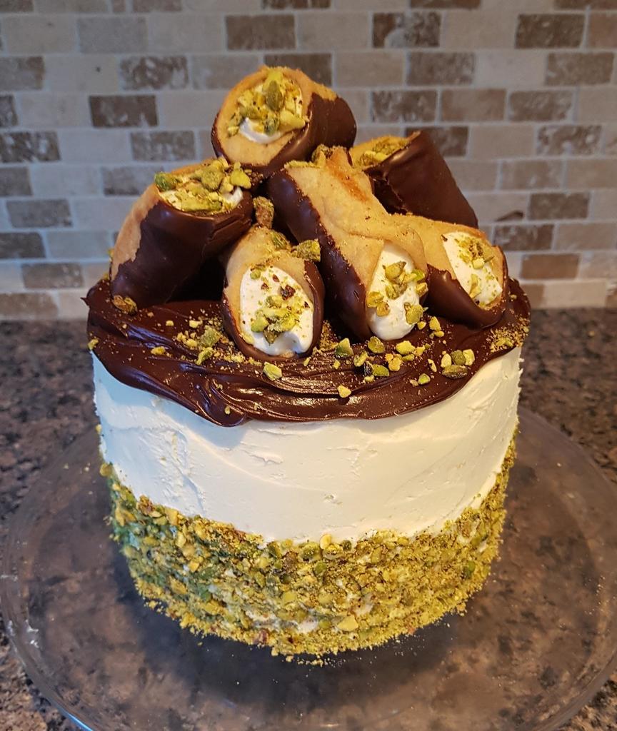 Cute_and_Food's tweet photo. "(I made) Lemon and pistachio cannoli cake" via #FoodPorn Subreddit - Courtesy of the-artful. https://t.co/XcmsszEbKo