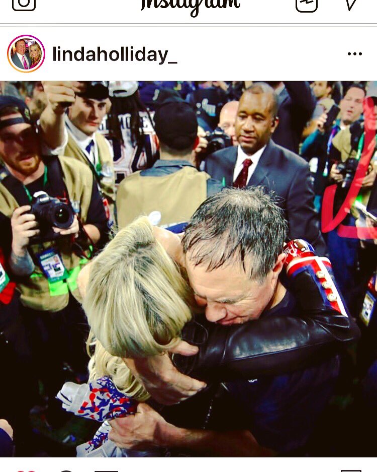 valorieoart's tweet photo. ballin’!
we’re psyched to have the #firstladyoffootball sporting our custom #patriots #bangle
#valorieoart #art #handpainted #smallbusiness #SBLIII #EverythingWeGot #thegoat #billbelichick #patriotsnation #superbowlchamps #champions
info:valorie@bauercorp.com https://t.co/0JArX9PsGr