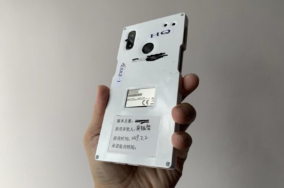 TechNavvi's tweet photo. #Xiaomi Mi 9 prototype spotted with triple rear camera and finger print scanner #Xiaomi9 #Mi9 https://t.co/FPYJh1m6p1