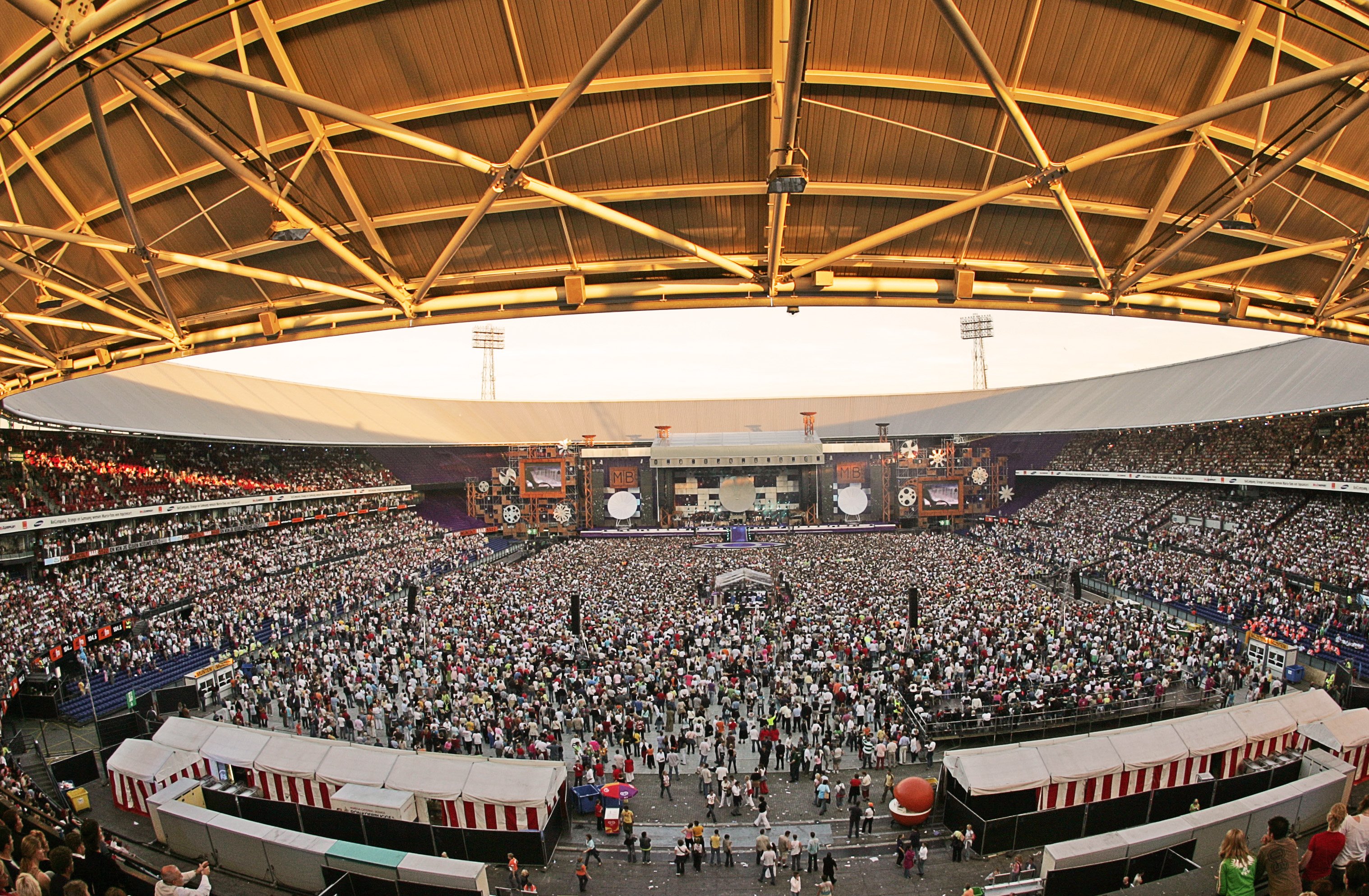 Stadion Feijenoord on X: "Over 4⃣ maanden staat @borsato weer in De Kuip!  Wat is het beste concert dat jij hebt meegemaakt in het stadion? 🙌  https://t.co/CSGKQK5V7F" / X