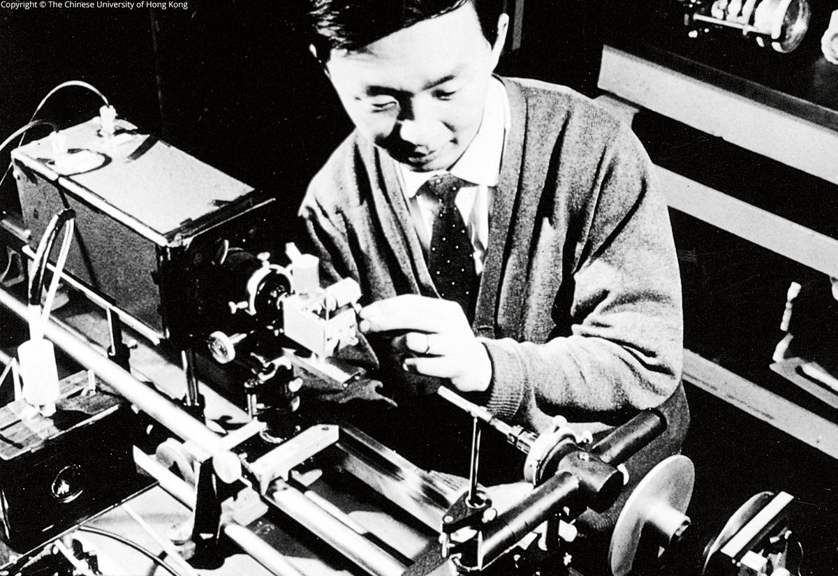 NobelPrize's tweet photo. In 1966 Charles Kao made a discovery that changed the way we communicate - fiber optic cables that can transmit light over hundreds of kilometers. 

Today, these cables carry data such as music, video and tweets across the globe in a split second. 

#NobelPrize https://t.co/kEdN9MkLo0
