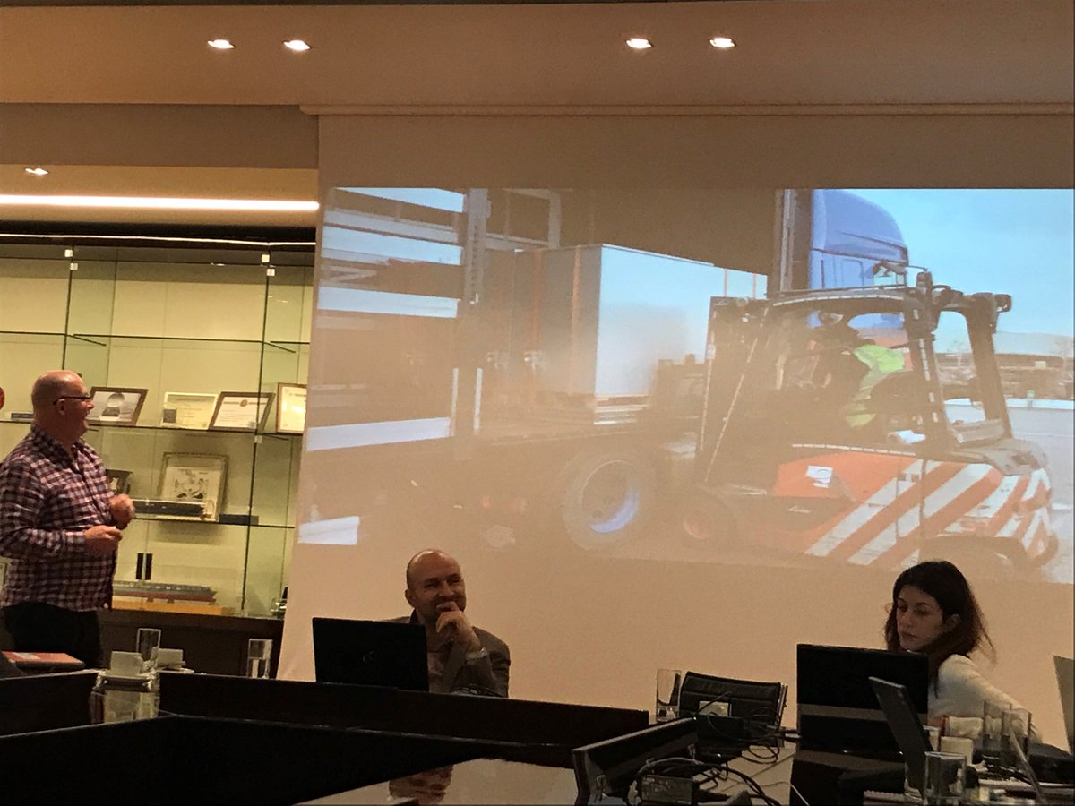 florian_ptv's tweet photo. @Clusters20_EU presents findings from testing New Modular Load Units at project partners JDR and WFS. Loading and unloading from all sides; automated loading. @PTVGroup https://t.co/nQeVjJ2BQe