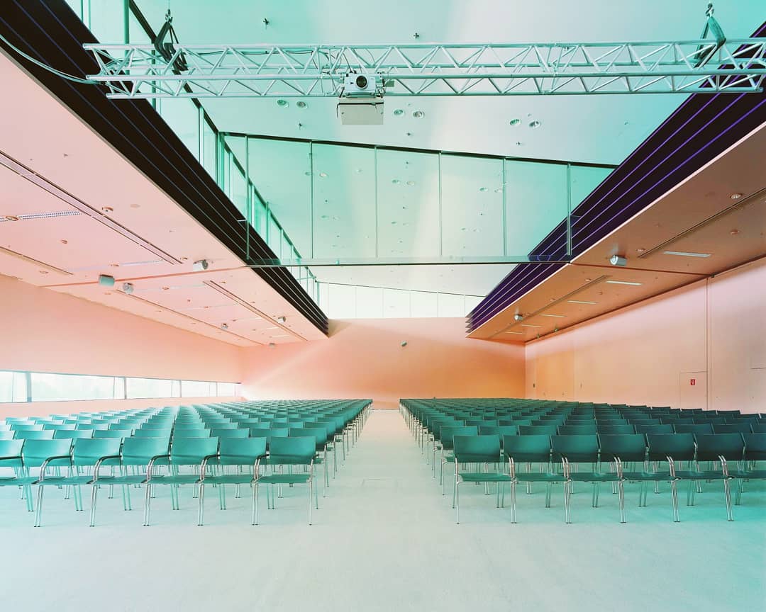 mcg_graz's tweet photo. Fans der @pantone Colour of the Year - Living Coral? 🧡 Wir hätten da einen hübschen Raum für euch! 😉

#saal1 #ForYourIdeas #colouroftheyear #coy2019 #livingcoral https://t.co/DDwLnOO08Y