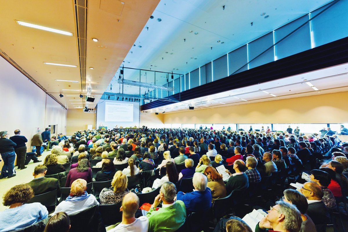 mcg_graz's tweet photo. Fans der @pantone Colour of the Year - Living Coral? 🧡 Wir hätten da einen hübschen Raum für euch! 😉

#saal1 #ForYourIdeas #colouroftheyear #coy2019 #livingcoral https://t.co/DDwLnOO08Y
