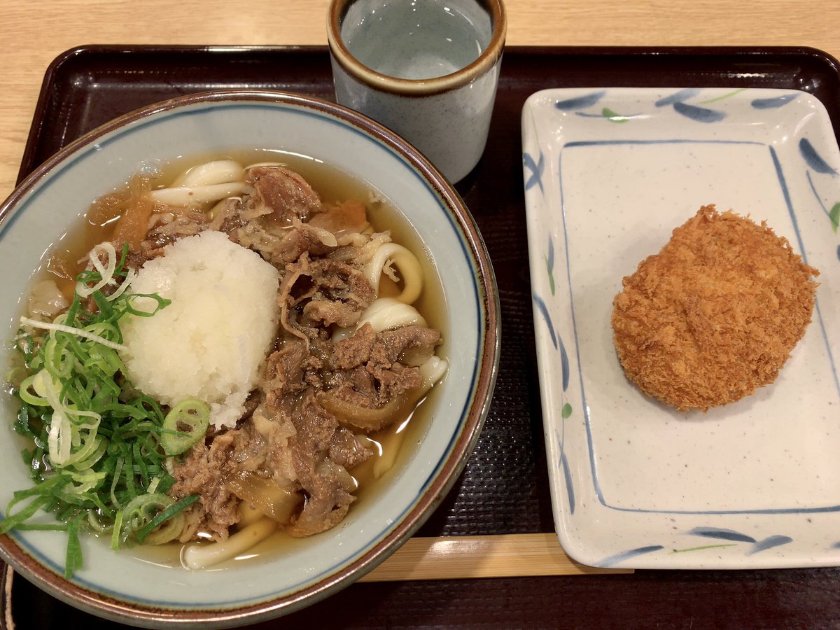 中二病ドル 杵屋麦丸 で 牛肉みぞれうどん と 牛肉コロッケ を注文 こういう機会じゃないと大森駅は降りないので 可能な限り来店できるようにしたい このうどんはレギュラー メニューにして欲しい美味しさですね さて 外は冷え込んできたから早めに