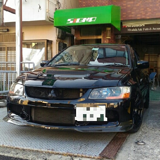 SigmaOsaka's tweet photo. ランサーエボリューション9のお客様にご来店頂きました!
フロントのスリーダイヤエンブレムもボディー色と同色のブラックに塗装されていてかっこよかったです!
プラモデルやミニカーをご購入頂きました。
ありがとう御座いました!
#mitsubishimotors #lancerevolution #lanevo #lancerevolution9 https://t.co/aleme6gmyh