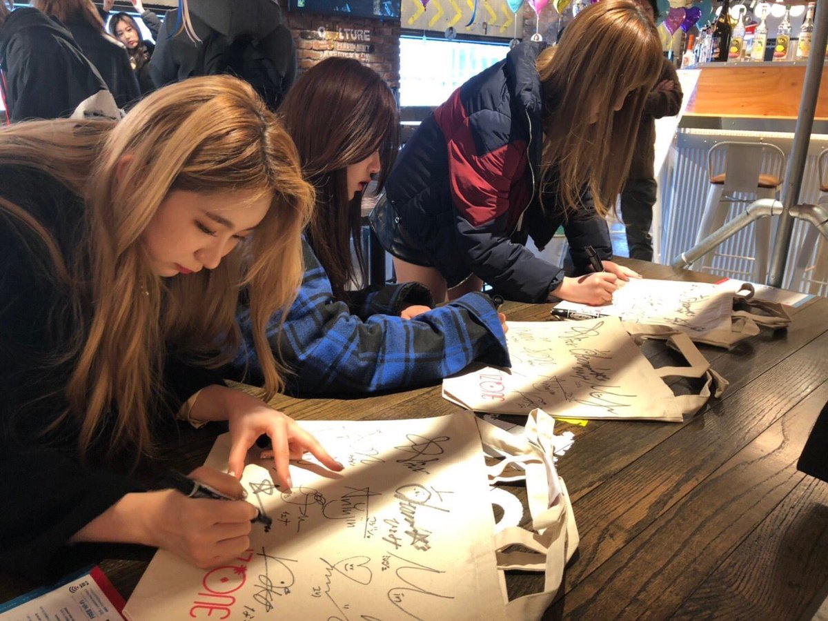 SHIBUYA109NET's tweet image. ❣️🍫 IZ*ONEプレゼント企画🍫❣️

抽選で3名様に『IZ*ONEサイン入りトートバッグ』をプレゼント✨

109限定のトートバッグに12人全員の直筆サインが入った激レアグッズ😍

&amp;lt;応募方法&amp;gt;
⑴@SHIBUYA109NETをフォロー
⑵このツイートをRT

締切は2月24日24時💓

#IZONE109Valentine
#IZONE
#109プレゼント