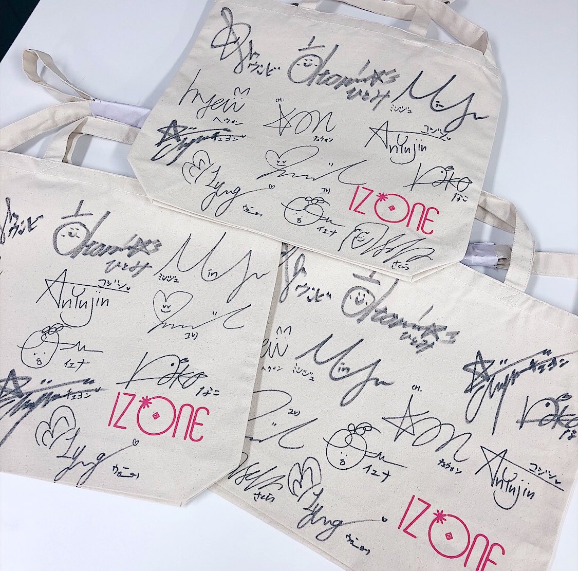 SHIBUYA109NET's tweet image. ❣️🍫 IZ*ONEプレゼント企画🍫❣️

抽選で3名様に『IZ*ONEサイン入りトートバッグ』をプレゼント✨

109限定のトートバッグに12人全員の直筆サインが入った激レアグッズ😍

&amp;lt;応募方法&amp;gt;
⑴@SHIBUYA109NETをフォロー
⑵このツイートをRT

締切は2月24日24時💓

#IZONE109Valentine
#IZONE
#109プレゼント