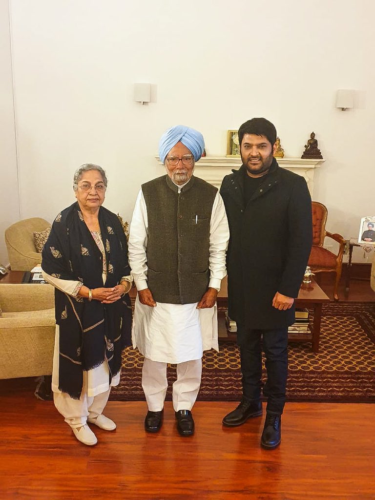 KapilSharmaK9's tweet photo. Thank you respected  @_ManmohanSingh ji for the warmth, hospitality and a heart to heart conversation about our Amritsari roots,especially about our college and food. Was an honour meeting such a humble and simple statesman like you, and receiving blessings from ma'am. Regards 🙏 https://t.co/byiAbiDxCM