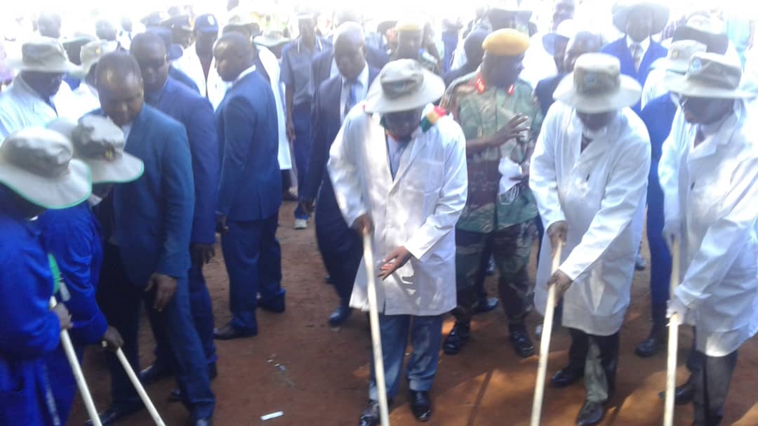 Before president mnangagwa clean in streets he should first clean his heart first, his heart is full evil and corruption. Mr President you can not clean the streets when your heart is full evil practice <a href="/MJairosi/">Majaira Jairosi🗨️</a> <a href="/SteveZwitter/">Steve 🇿🇼</a>