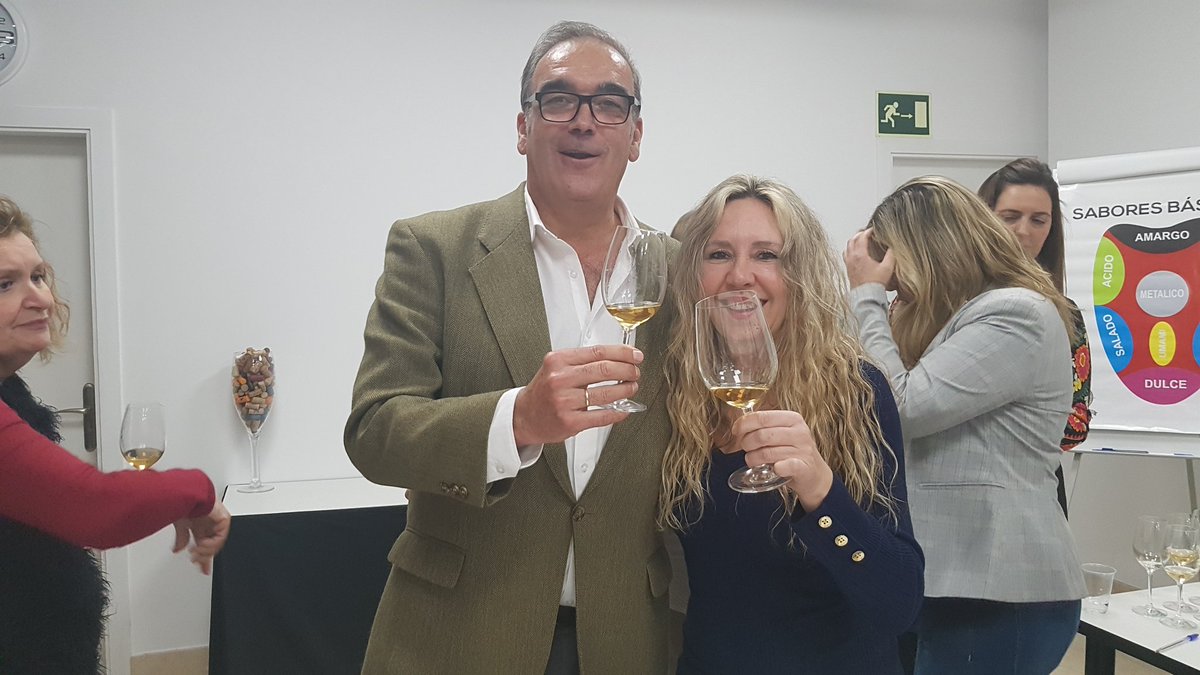 labrujaviri's tweet photo. Cata histórica, 11 Manzanillas de 11 bodegas distintas y diferentes añadas realizada por #AntonioBarbadillo. La ubicación de la bodega donde envejecen influye en los matices de los #vinos. Blog de Bodegas con la Bruja Viri
https://t.co/NEflZamc9f
@JerezXrsSherry @SanlucarTurismo https://t.co/UtsvPldoVe