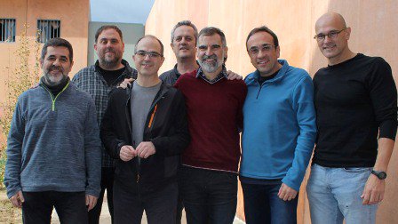 Memorial1714's tweet photo. 5 febrer 1705. Son empresonats sense comunicar-los el motiu els 2 ambaixadors de la ciutat de #Barcelona enviats a Madrid per exposar els greuges i vulneracions de #ConstitucionsCatalanes del virrei. Fins 1709 no retornaran a #Catalunya #Makeamove https://t.co/gYVxD1UX5e