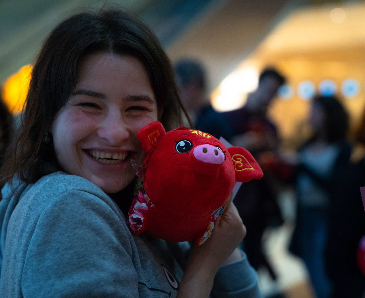 TheApe_btc's tweet photo. Zhū xīnnián kuàilè ~ Bonne année du cochon 🎉 de la part de l’Orchestre et Choeur PSL🐷
📸mashamosconi
#chinatour #music #ocpsl #nouvelanchinois https://t.co/sQkNgcDwgP
