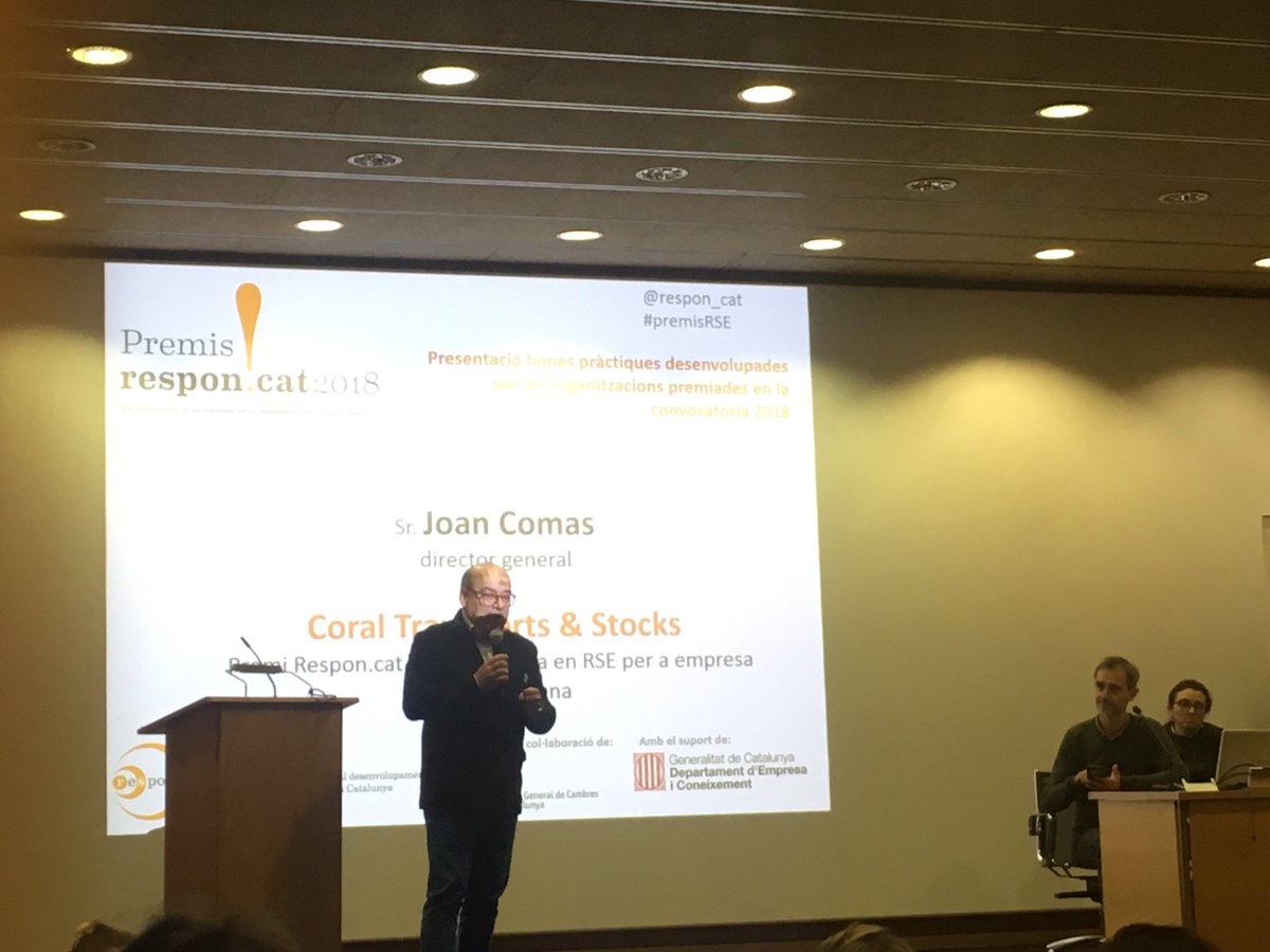 Corresponsables's tweet photo. Joan Coma, dir. General de @CoralTransports, premiados por @respon_cat a su trayectoria #RSE. En Jornada Transferència d bones pràctiques de les empreses guanyadores dels #PremisRSE https://t.co/7zIiIJT4nk