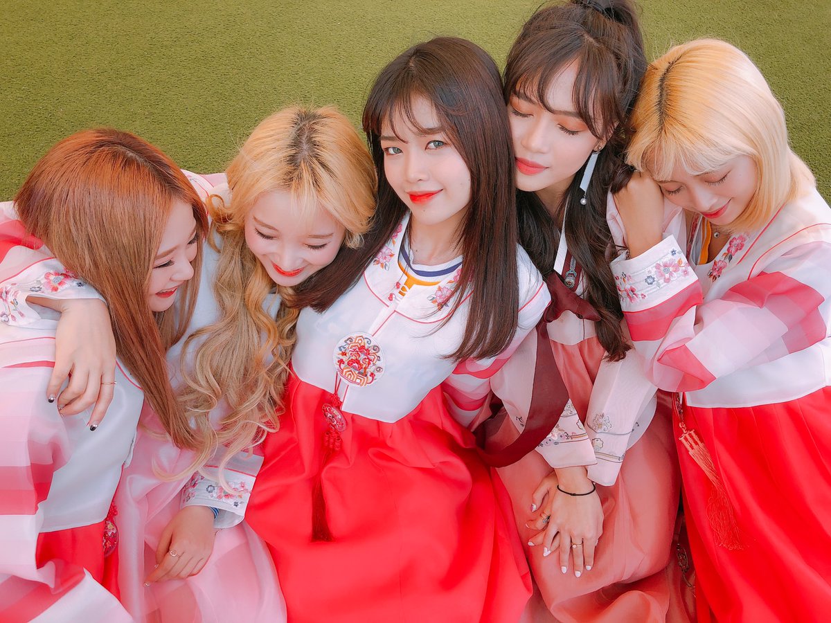 rosequartzoffi1's tweet photo. Happy Korean New Year! 
새해 복 많이 받으세요! 

#rosequartz #happynewyear #새해복많이받으세요 https://t.co/iMoNEjhFoj