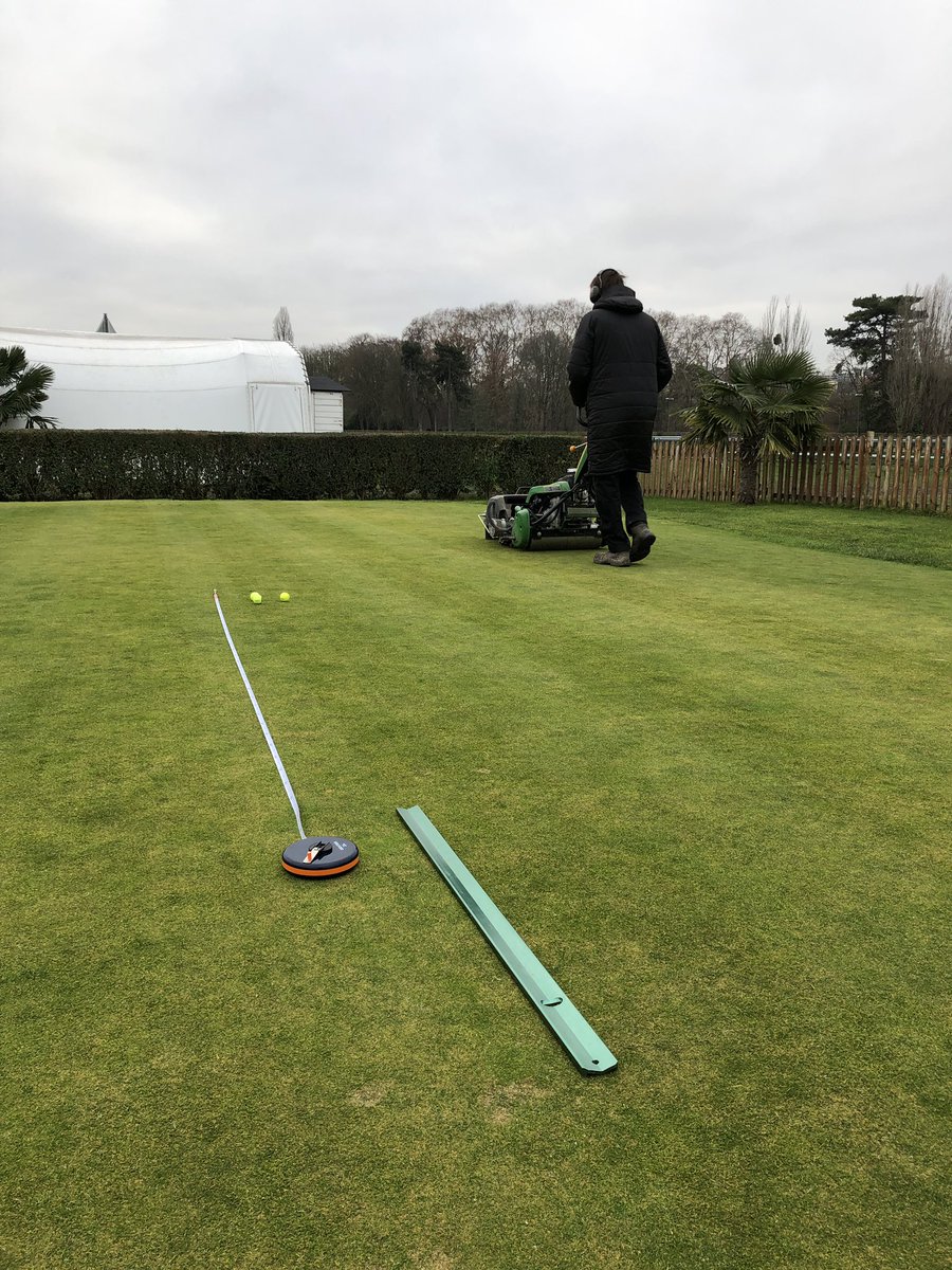 GolfLongchamp's tweet photo. 📍Test de roule ce matin après tonte à la simplex... moyenne de 2,90m sur l’ensemble du putting, plutôt honorable pour la saison ☺️
#Golf #Paris #Greenkeeping https://t.co/ShTZa6GAJs