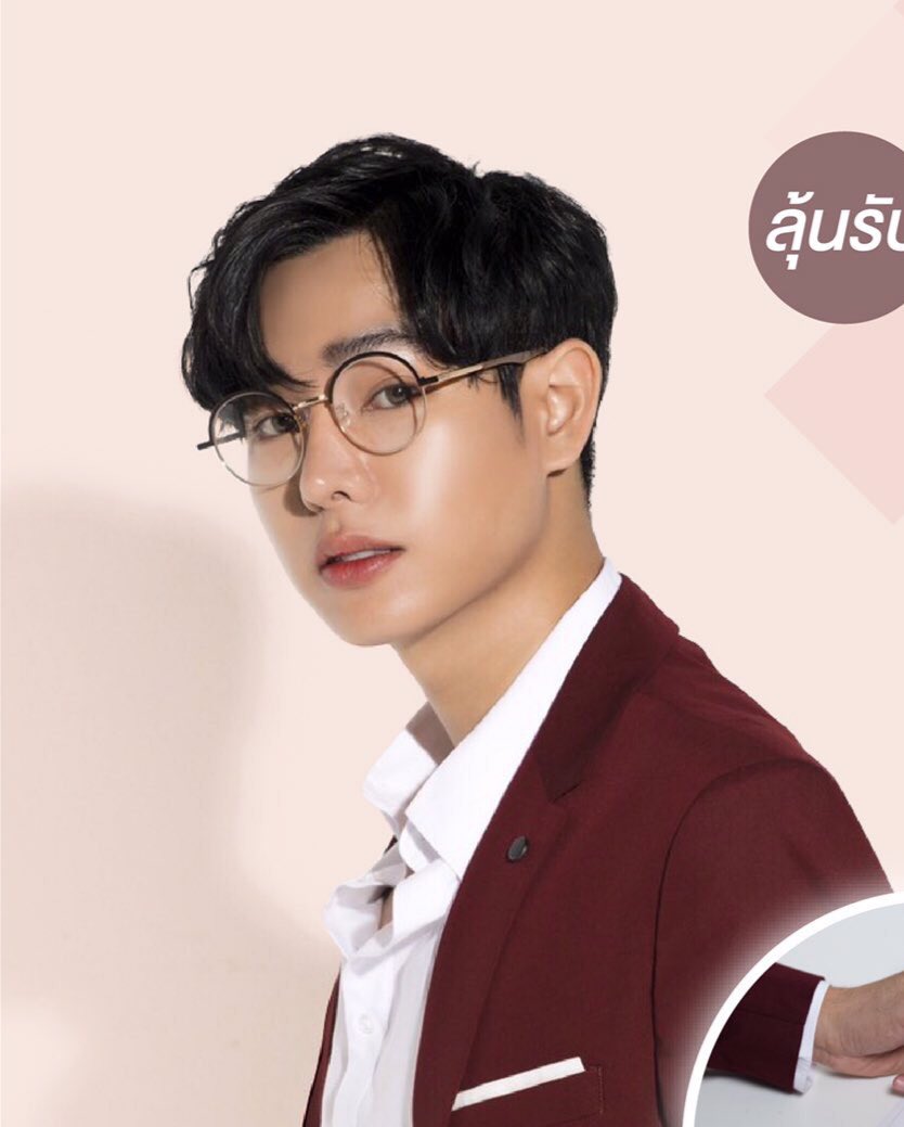 Kangamol11's tweet photo. หล่อใจสั้นนนนน!!!
ผัวจ้องจนนุชท้องล้าวววววววววว🤣🤣
#FrontxPeckPalit  #EverydayWithFront 
#เป๊กผลิตโชค
#Fronteyewearthailand https://t.co/FtfILrTgtC